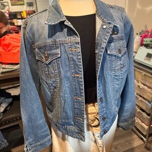 Denim jacket to show off your classy side